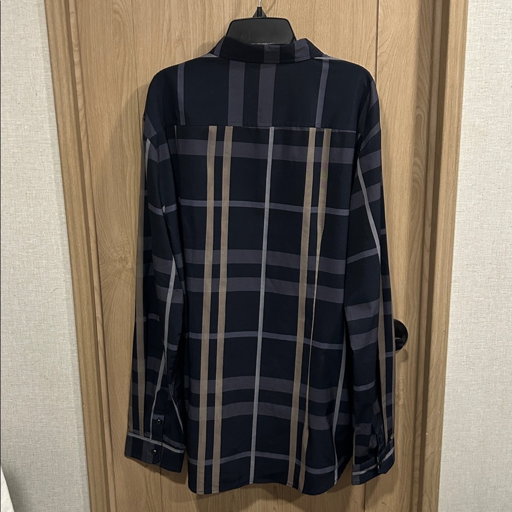 Stylish Plaid Button-Up Shirt - Picture 2 of 2